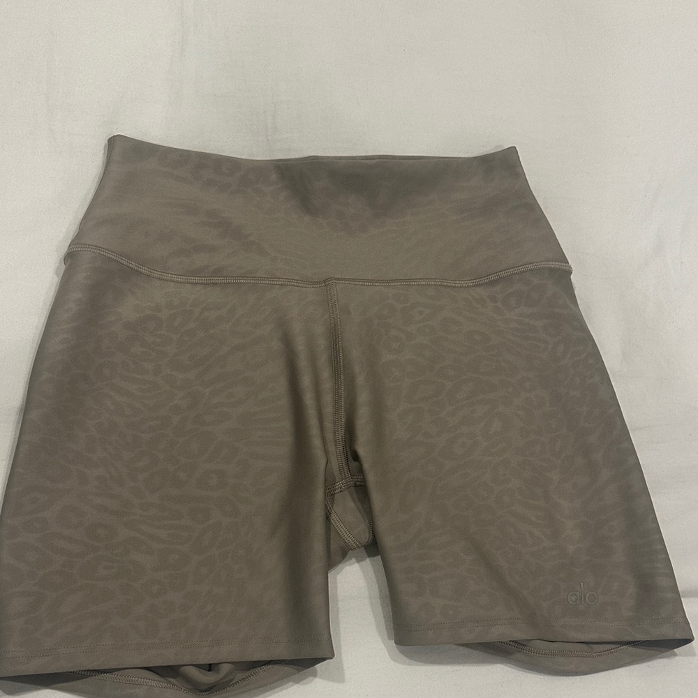 ALO Yoga Women's Leopard Print Bike Shorts - Brown